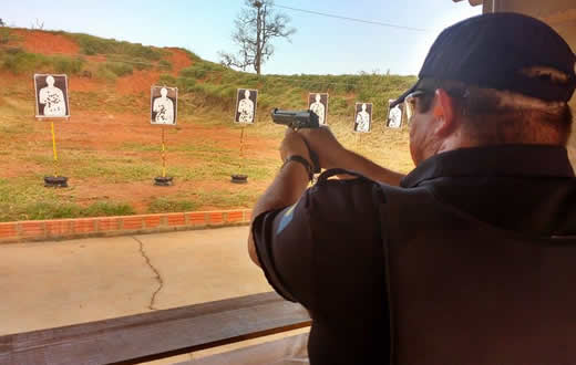 Agentes da GCM recebem treinamento de tiro defensivo
