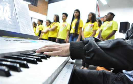 Projeto Guri realiza apresentação em comemoração ao aniversário de Botucatu, na casa da juventude