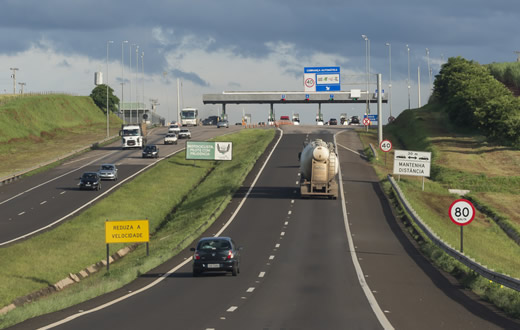 Aproximadamente 240 mil veículos devem circular nas estradas da região durante o feriado