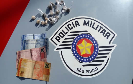 Apenas 15 anos: Polícia Militar flagra menino vendendo drogas na Cohab 4