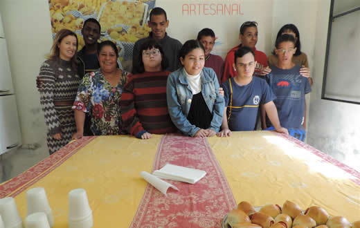 Fundo Social mantém atividades de culinária junto aos alunos da escola Nair Peres