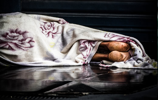 Com frio intenso, jovens de Botucatu se solidarizam com moradores de rua