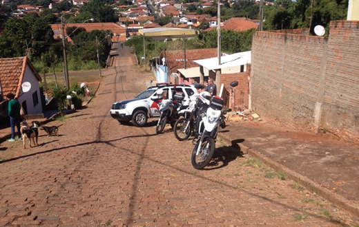 Três jovens são presos Vila Ema, suspeitos de tráfico de drogas