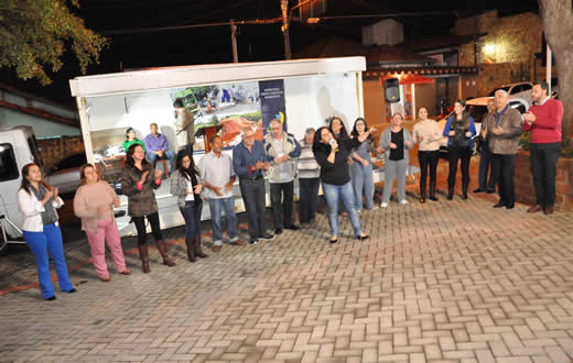Moradores da Vila Antártica celebram revitalização da praça Dom Pedro I
