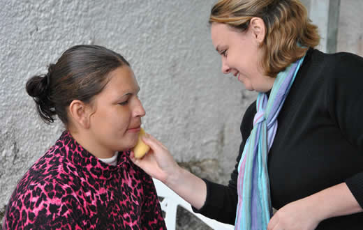 Mais de 40 mulheres participam de tarde da beleza no CRAS Norte