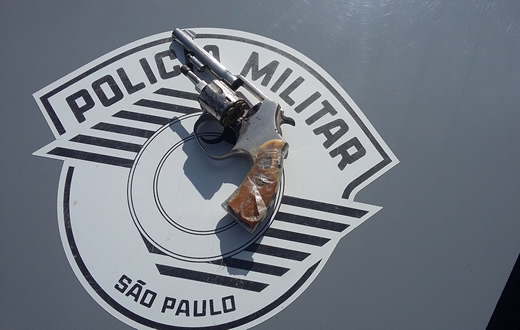 Policia Militar de Itatinga prende homem por porte ilegal de arma de fogo