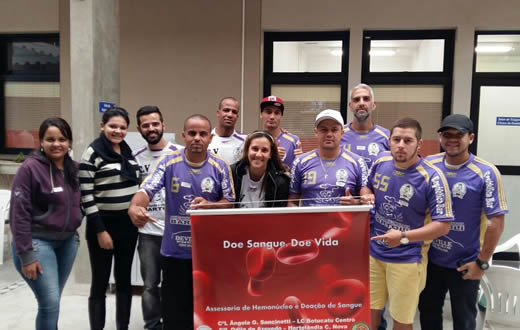 Time de futebol se reúne para doar sangue em Botucatu