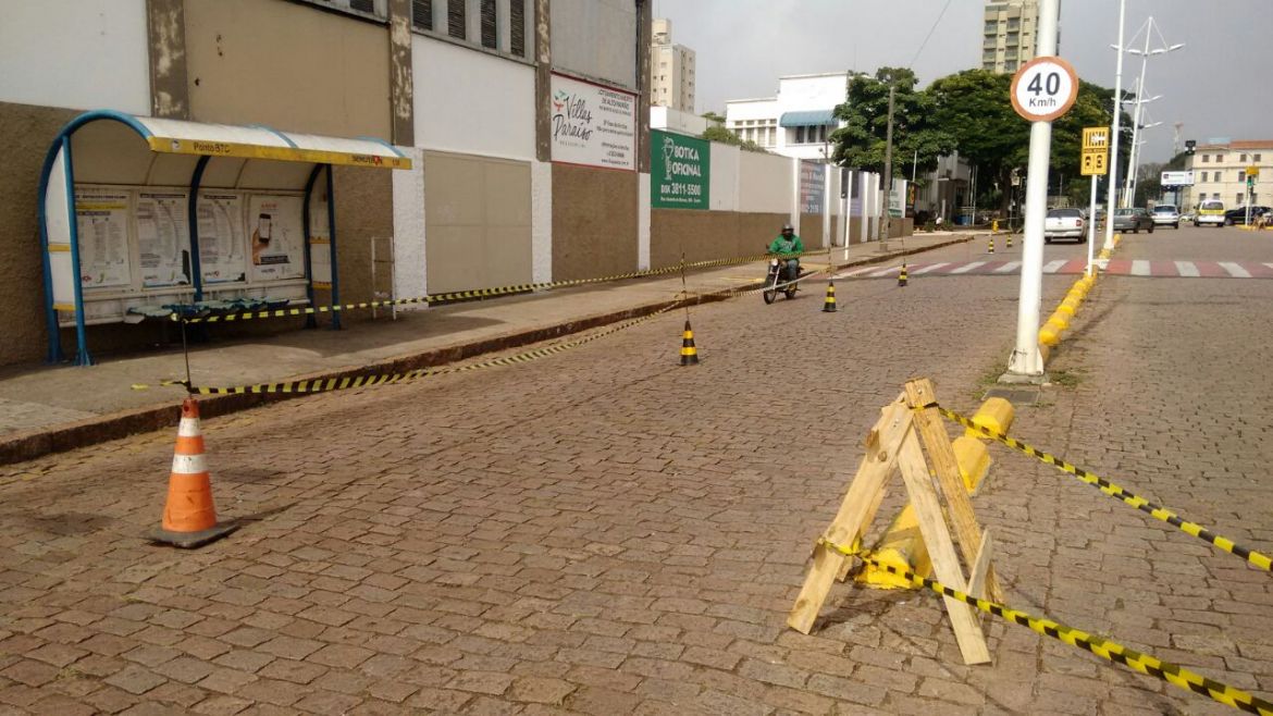 Montagem de palco provoca alterações no trânsito