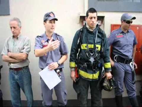 Bombeiros realizam simulado de acidente na Moldmix Bombeiros realizam simulado de acidente na Moldmix