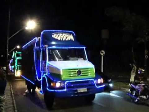 Carreata natalina de caminhões desfila pelas ruas da cidade Carreata natalina de caminhões desfila pelas ruas da cidade