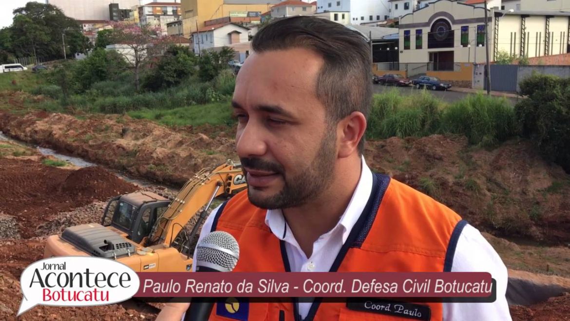 Defesa Civil de Botucatu monitora obra no rio Lavapés