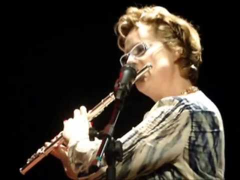 Elizabeth Woolley mostra o CD Infindável no Municipal Elizabeth Woolley mostra o CD Infindável no Municipal