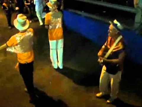 Escolas de samba desfilam em busca do título do carnaval 2011 Escolas de samba desfilam em busca do título do carnaval 2011