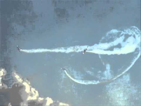 Esquadrilha da Fumaça cruza o céu de Botucatu Esquadrilha da Fumaça cruza o céu de Botucatu