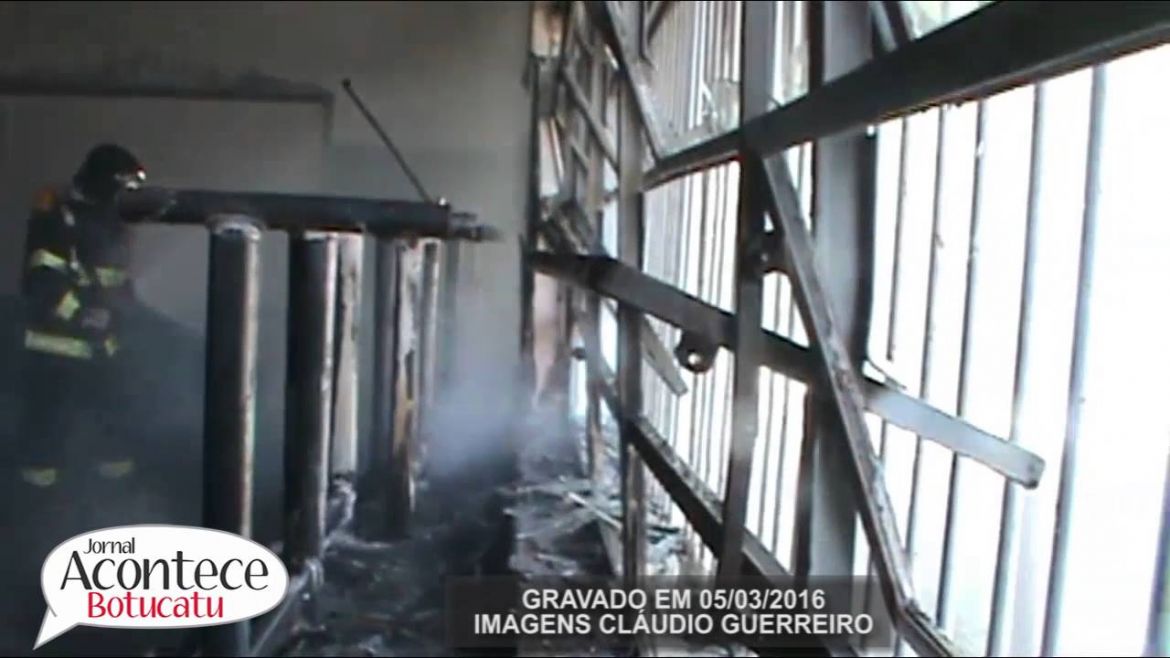 Fogo destrói sala da aula em Itatinga. Veja vídeo