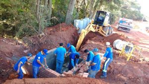 CHUVAS EXIGEM TRABALHO INTENSO DA SECRETARIA DE OBRAS (2) - CONSTRUÇÃO DE GALERIA NA AVENIDA JOAQUIM AMARAL AMANDO DE BARROS - FOTO CLAUDIA ROSSETO