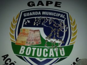 GAPE prende indivíduo que saiu da cadeia há 22 dias, com 03 tipos de drogas no Jardim Brasil (2)