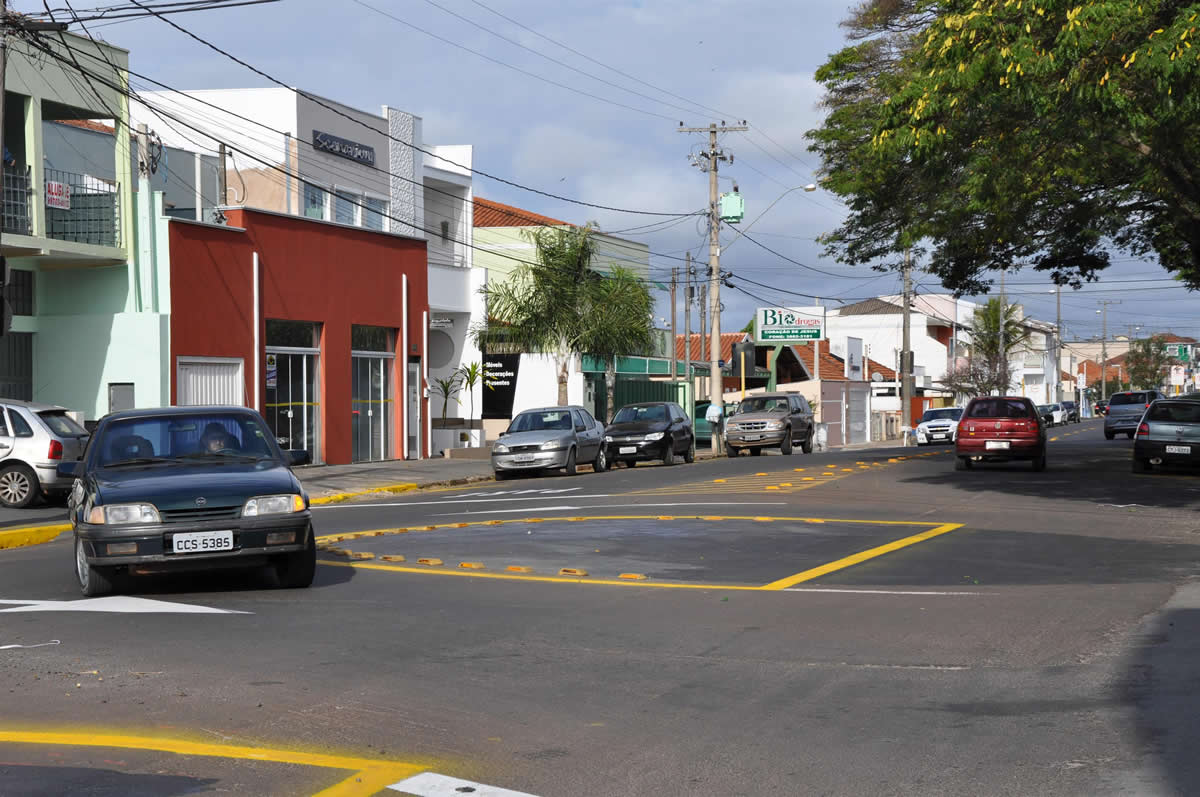Secretaria de mobilidade readéqua rotatória nas proximidades do hospital do bairro