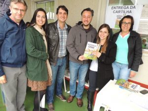 TRABALHO SOCIAL NO CAIMÃ - Entrega da Cartilha