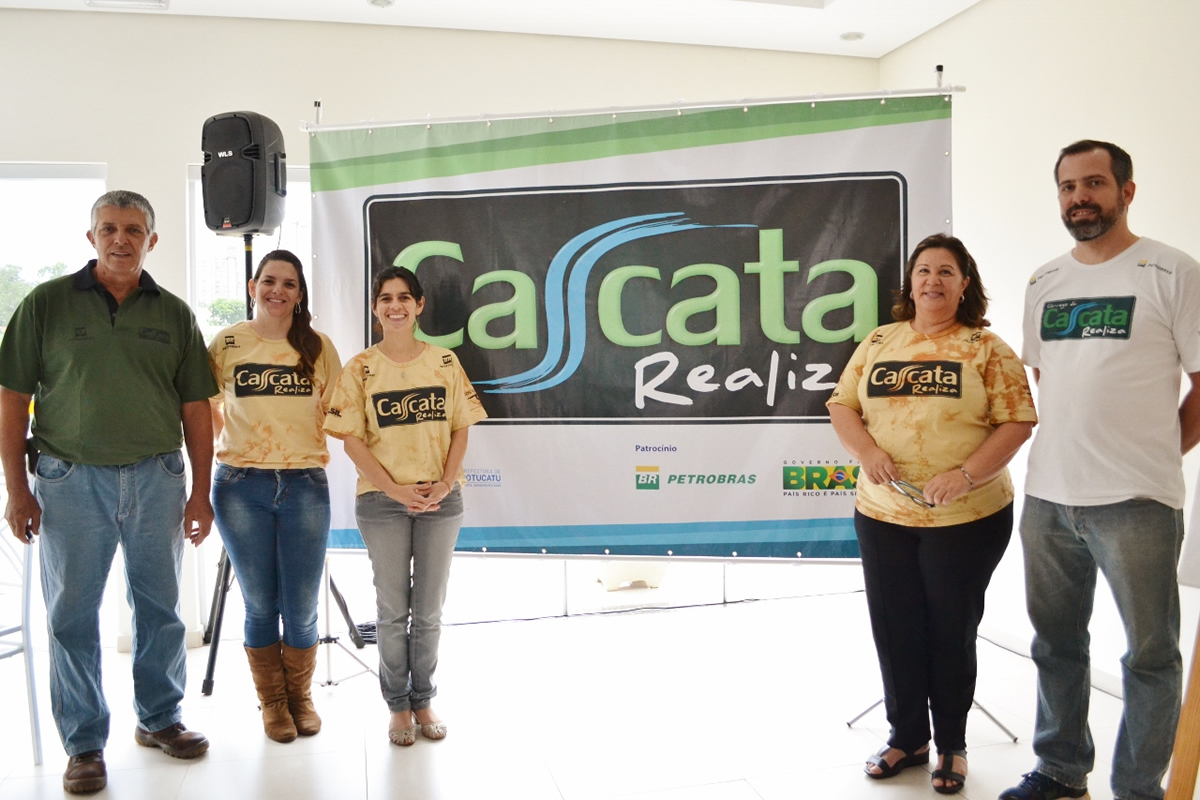 Projeto Cascata Realiza promove ação de arborização urbana no Bairro Recanto Azul Projeto Cascata Realiza promove ação de arborização urbana no Bairro Recanto Azul