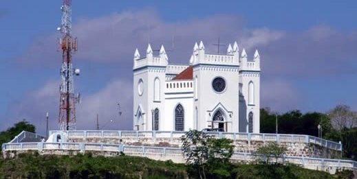 Roubo de carro em igreja termina em tiro