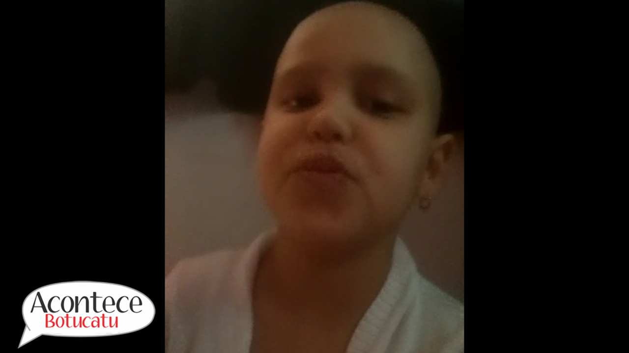 Garota que faz tratamento de câncer pede doação de sangue em vídeo e viraliza na internet