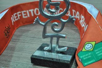 HOMENAGEM AOS PARCEIROS QUE CONTRIBUIRAM AO PRÊMIO DO PROGRAMA PREFEITO AMIGO DA CRIANÇA - FOTO SILVIA CULICHE (75) (Custom)