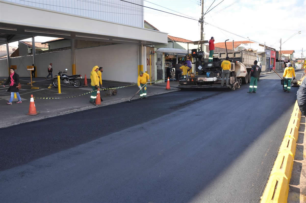 Prefeitura de Botucatu inicia serviços recapeamento da Av. Leonardo Villas Boas