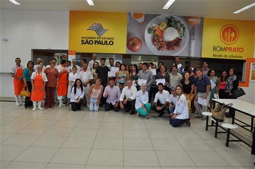 Prefeitura entrega certificados de qualificação do curso de higiene na manipulação de alimentos