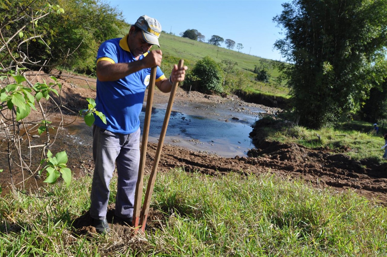 Prefeito acompanha início das obras de construção da ponte do Piapara