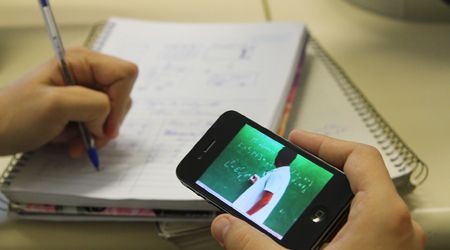 Secretário Estadual de Educação quer liberar celular em salas de aula Secretário Estadual de Educação quer liberar celular em salas de aula