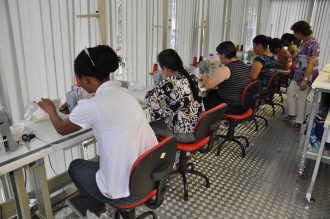 CARRETA DO PROGRAMA VIA RÁPIDA - CURSO DE CORTE E COSTURA - FOTO DIVULGAÇÃO SDECTI (Custom)