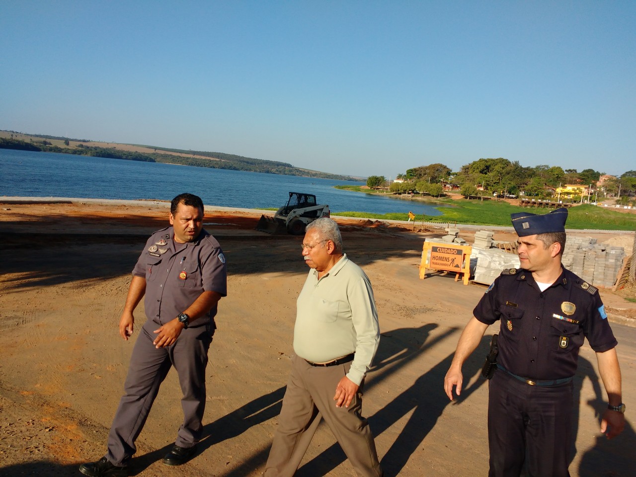 Secretáriode Segurança faz visita técnica no sistema de monitoramento por câmeras do Rio Bonito Secretáriode Segurança faz visita técnica no sistema de monitoramento por câmeras do Rio Bonito