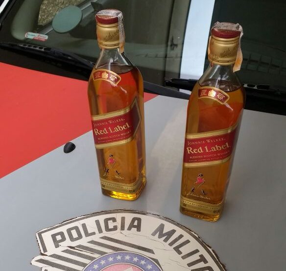 Homem é preso depois de furtar dois litros de Whisky de supermercado em Botucatu