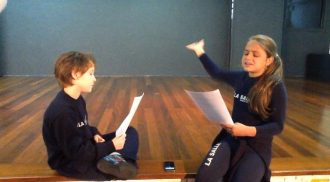 ensaio-a-cigarra-e-a-formiga