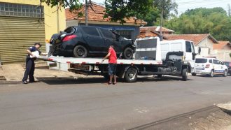 gcm-recolhe-mais-03-carros-em-estado-de-abandono-na-cidade