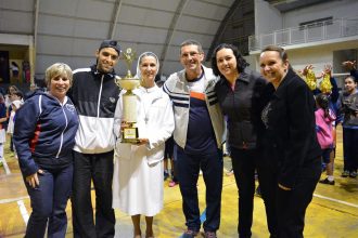 jogos-infantis-trofeu-de-vice-campea-para-o-colegio-santa-marcelina-foto-silvia-culiche-custom