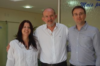 thumbnail_professores-renata-fonseca%2c-edson-furtado-e-caio-carbonari