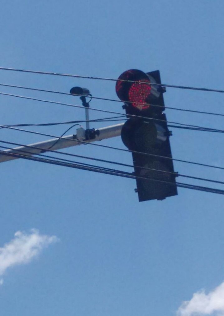 Semutran desmente foto com radar em cima de semáforo