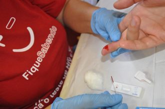 testagem-rapida-de-hiv-foto-arquivo-custom