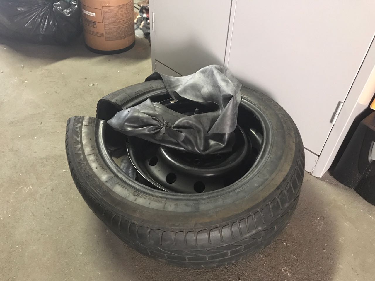 DISE de Botucatu intercepta carga de droga escondida em pneu de carro; veja vídeo
