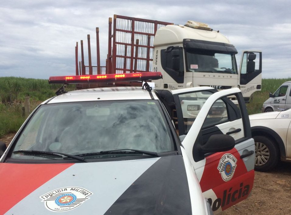 PM orienta motoristas sobre proibição de circulação de treminhões Alcides Soares