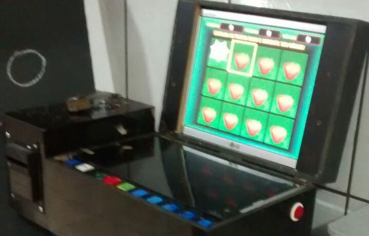 Polícia Militar apreende máquina de caça-níquel no Jardim Peabiru