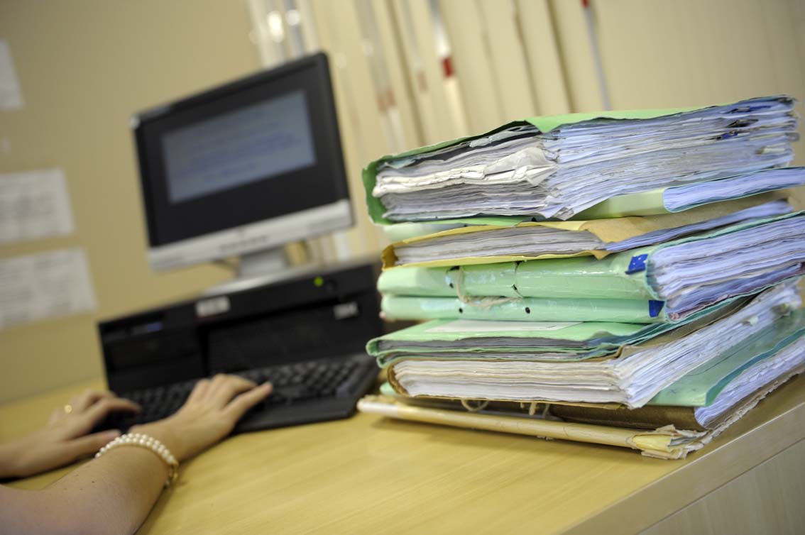 Homem deve indenizar ex por fezes em veículo em Botucatu