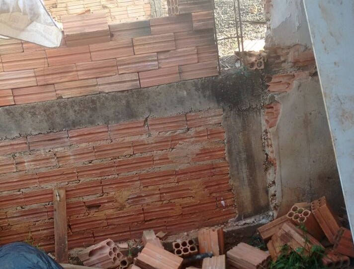 Criança cai de muro no Monte Mor e é socorrida com suspeita de traumatismo craniano