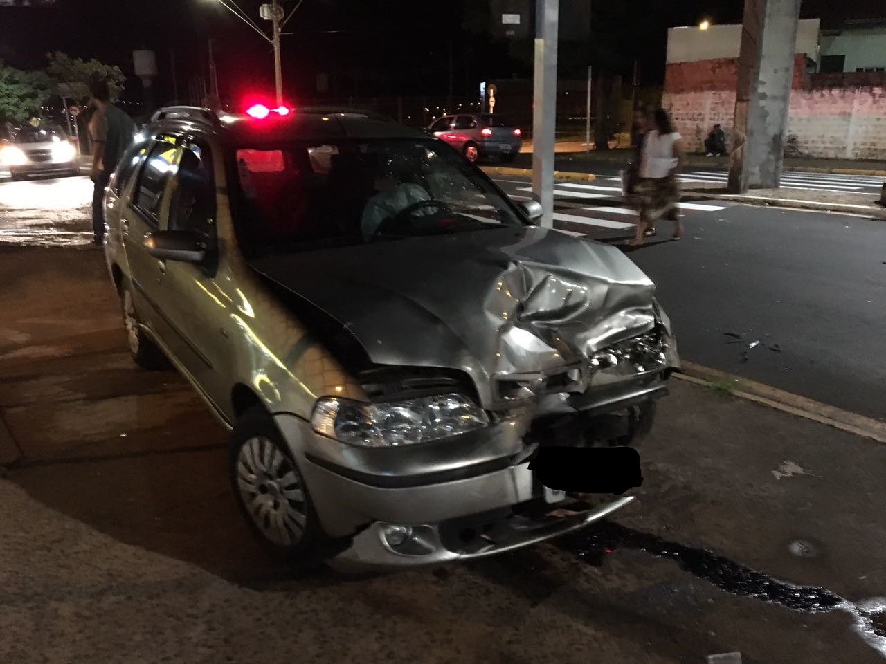 Cruzamento perigoso: Acidente na ‘entrada’ de Botucatu deixa duas vítimas leves