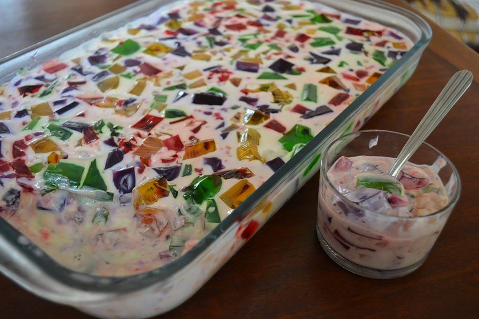 Aprenda a fazer uma gelatina multicolorida Aprenda a fazer uma gelatina multicolorida