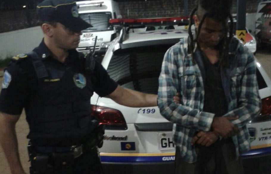 Homem é flagrado pela GCM furtando casa no Flamboyant