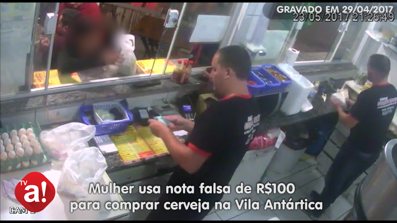 Mulher usa nota falsa de R$100 para comprar cerveja na Vila Antártica; veja vídeo