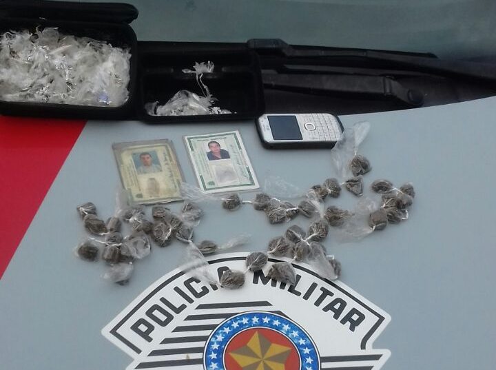 Mulher é presa em Pardinho, suspeita de tráfico de drogas